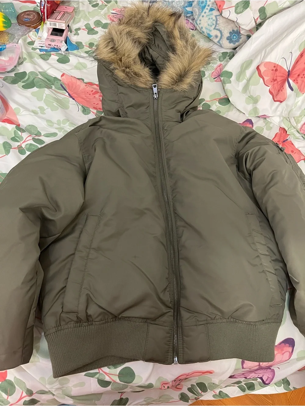 New Hollister Mens Olive Green Hooded Puffer with Faux-Fur Trim Bomber Jacket